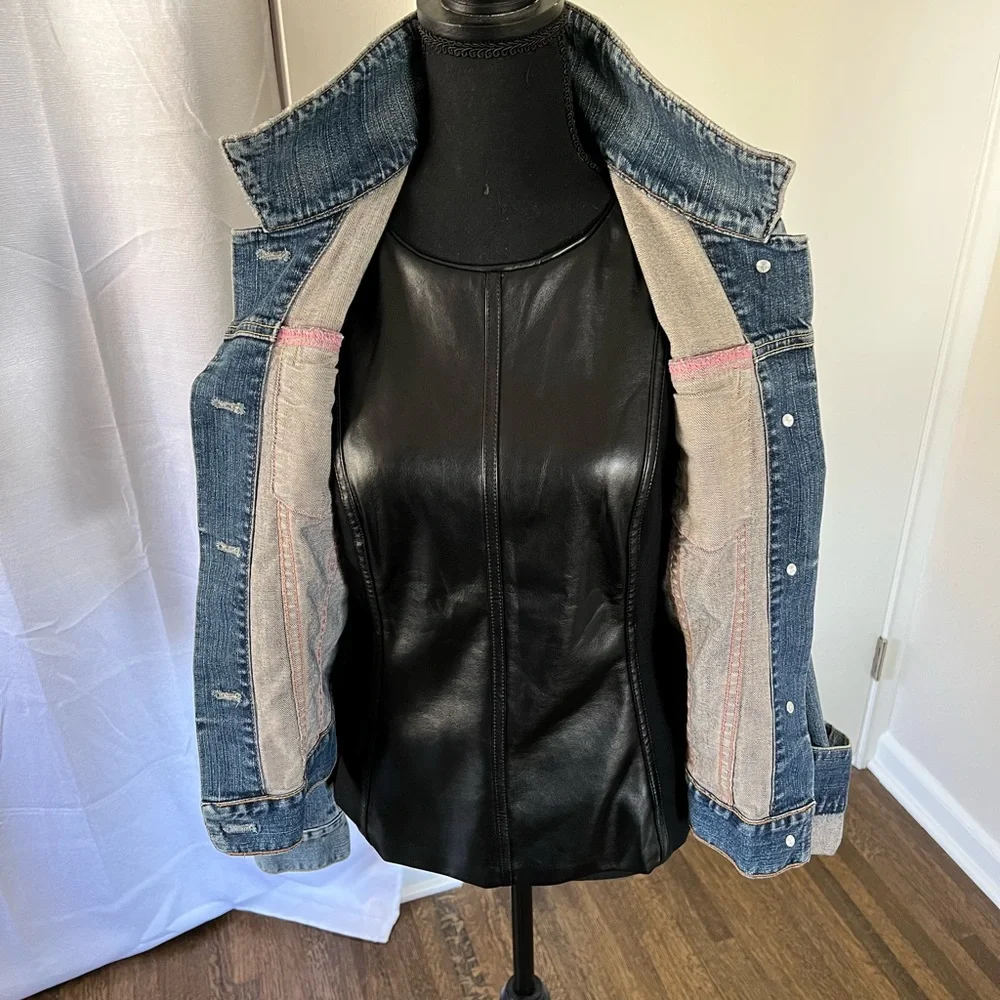 Gorgeous vintage denim jacket! - Picture 2 of 5